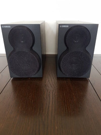 YAMAHA NS-BP101 Bookshelf/Compact Speakers