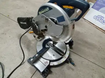 Selling my 10 " Mastercraft Compound Mitre Saw as I just bought a newer saw. Saw works great, only i...