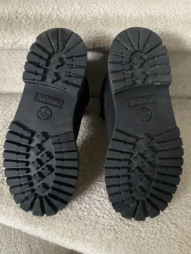 Boys Like New Timberland black boots - Sz 5.5 - $60 in Kids & Youth in Markham / York Region - Image 5