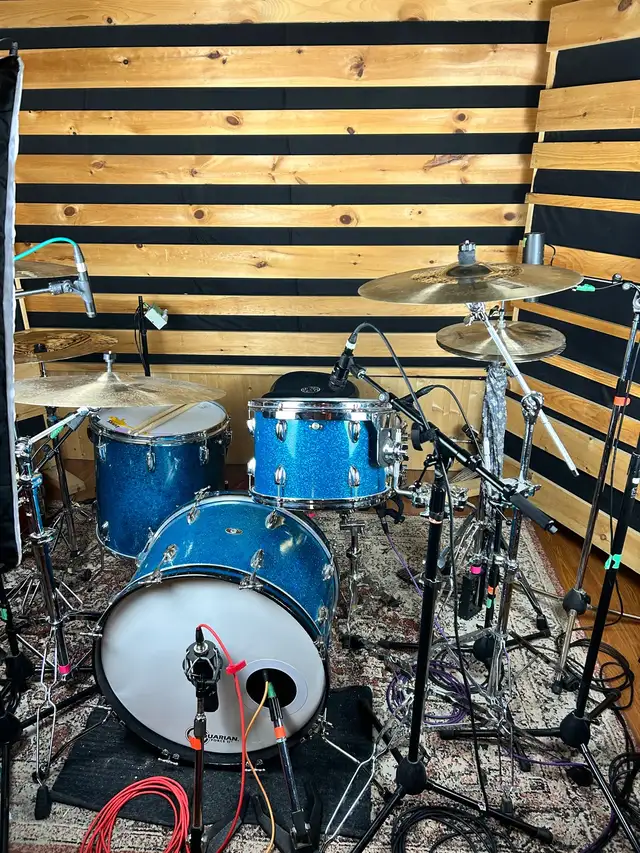 Slingerland radio king  in Drums & Percussion in Oshawa / Durham Region - Image 2