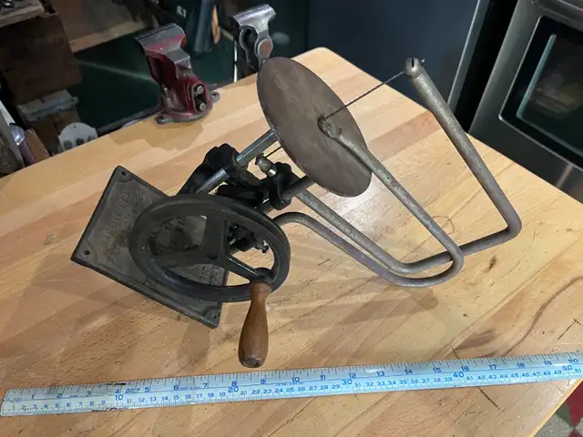 Antique 1923 American Boy Fret saw, hand crank scroll saw, Delta in Power Tools in North Bay - Image 8