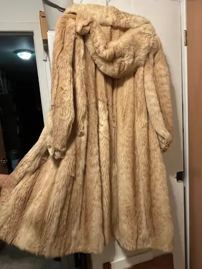 Manteau de fourrure, View more