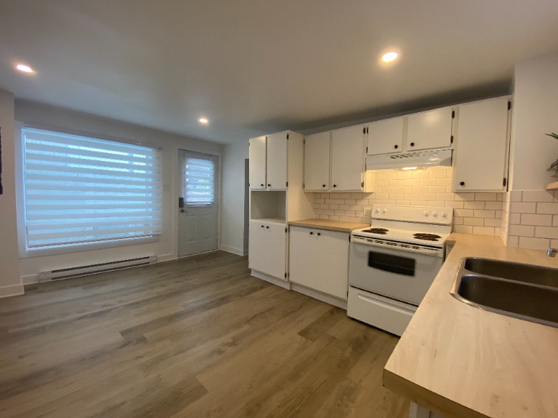 Bright & Cozy One Bedroom Apartment for Rent in Hull! Long Term