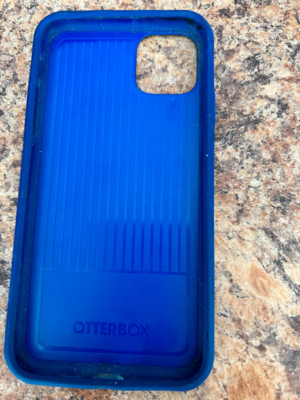 Otter box Symmetry IPhone 11 Pro Max case in Cell Phone Accessories in Ottawa - Image 2