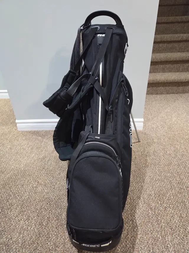 Ping 4 Series E2 Lightweight Golf Stand/Carry Bag, Towel, Balls in Golf in Petawawa - Image 6