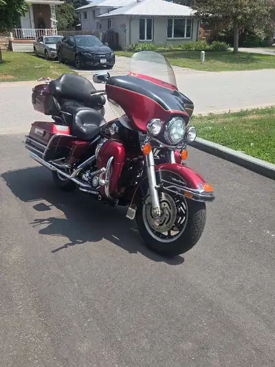 The 2007 Harley-Davidson Electra Glide Classic (FLHTC) is a iconic touring motorcycle featuring a Tw...