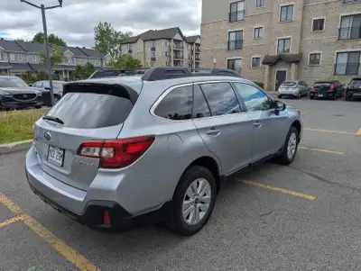 À vendre Subaru Outback 2018 2.5i Touring de couleur gris, très bien entretenu et prêt pour toutes l...