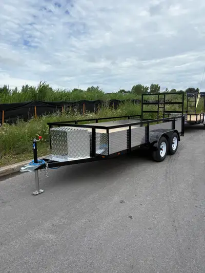 Remorque neuve Fabriqué avec soin, en acier 3/16. Essieux double 3500lbs avec frein électrique Coffr...