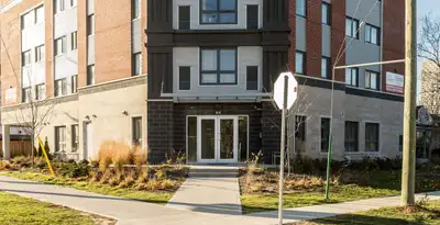 86 University Ave-4 Bathrooms in Every Suite!