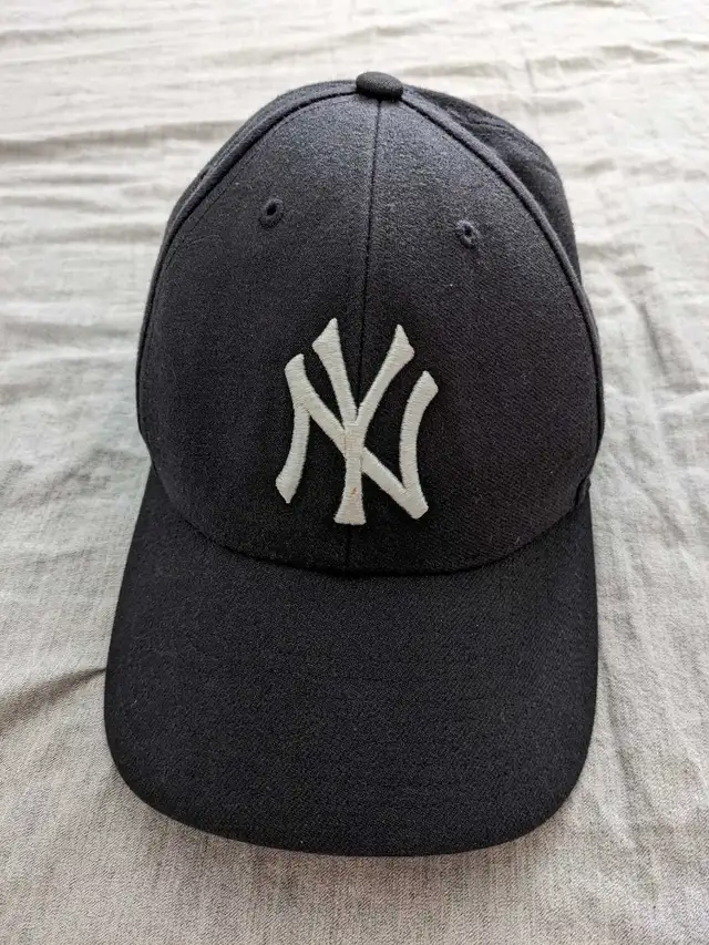 New York Yankees MLB '47 in Multi-item in Moncton - Image 3