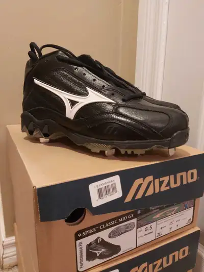 Mizuno 9 Spike Classic Mid G3 size 8.5 baseball cleats/shoes , View more