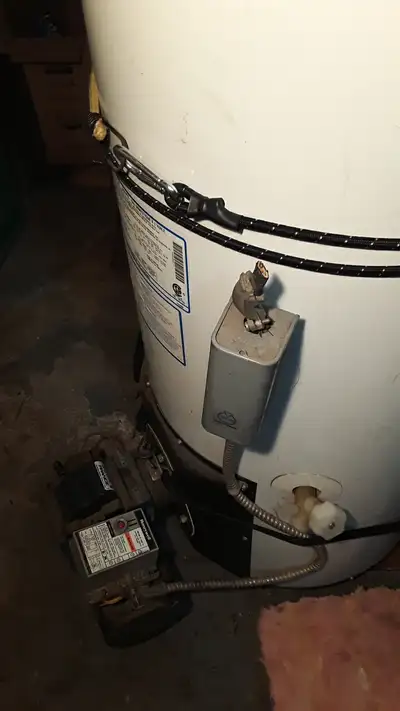 Hot water heater, oil-fired, GSW "John Wood" 32gal. base capacity. Beckett burner, Honeywell control...