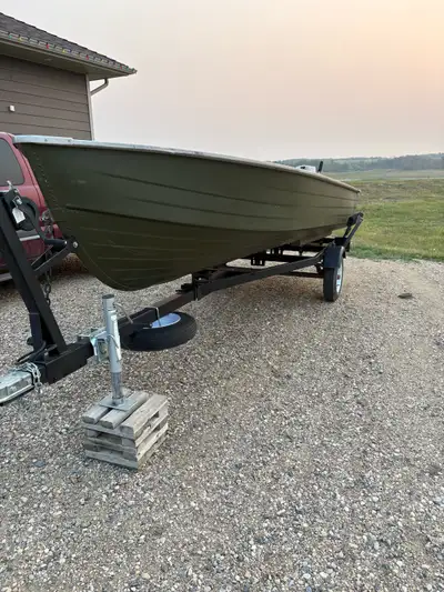 16’ mirro craft aluminum boat with 1985 30 hp Johnson motor. Motor run great. Trailer tires have lot...