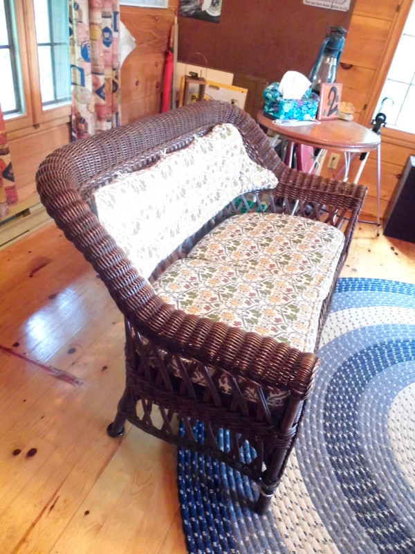 Antique Wicker Love-seat in Other in Ottawa - Image 4