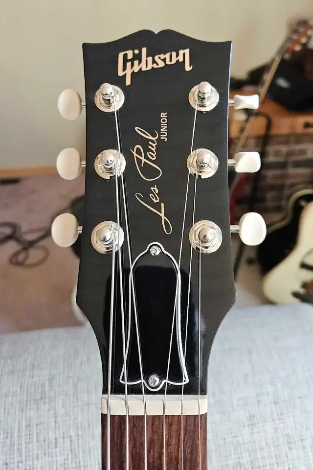 Gibson Les Paul Junior in Guitars in Kenora - Image 9