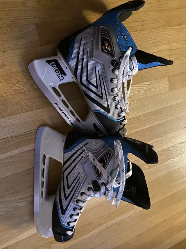 Patins CCM Vector 3.0 in Skates & Blades in Laval / North Shore - Image 2