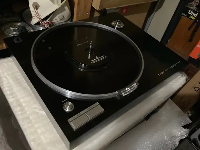 Kenwood KD-750 /  Trio KP-7700  top model Quartz Lock turntable in Stereo Systems & Home Theatre in Mississauga / Peel Region - Image 10