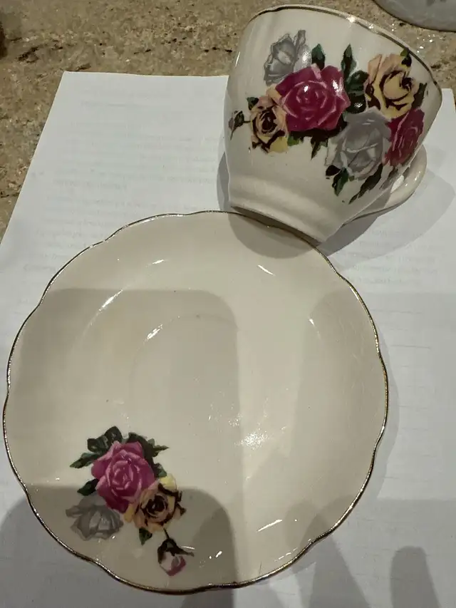 fine bone china with “Japan” on the bottom  in Arts & Collectibles in London - Image 7