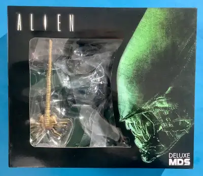 Mezco Toyz Alien Deluxe Designer Series Action Figure NISB 