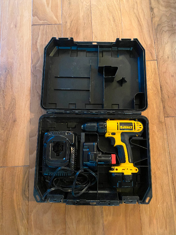 Dewalt 12V Drill Set With Two Batteries in Power Tools in Banff / Canmore