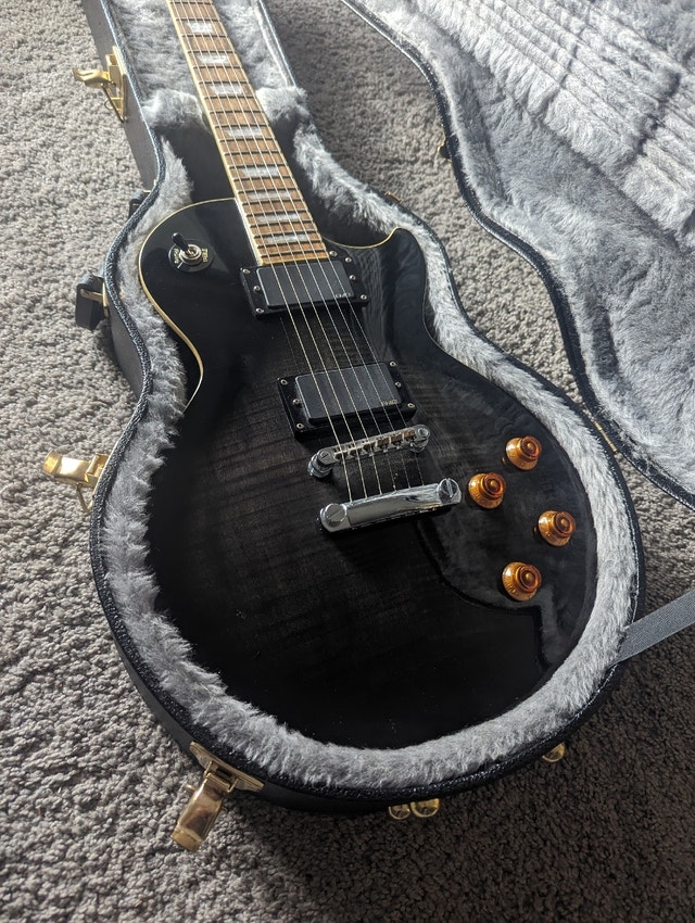 Epiphone Les Paul with active EMG pickups and hard case Guitars