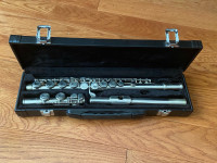 Slade flute  in good shape with 3 books 