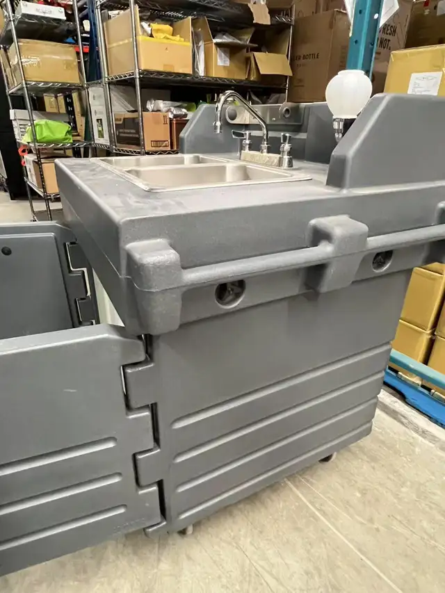 Cambro Commercial Mobile Portable Hand Sinks Cart in Other in City of Toronto - Image 8