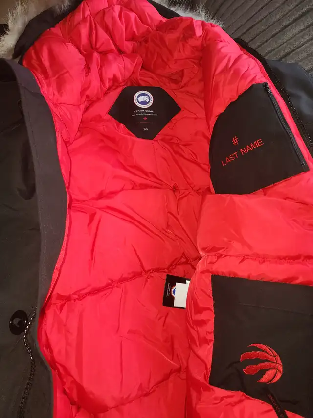 Canada Goose Parka Jacket XL 'Toronto Raptors' Edition in Men's in City of Toronto - Image 4