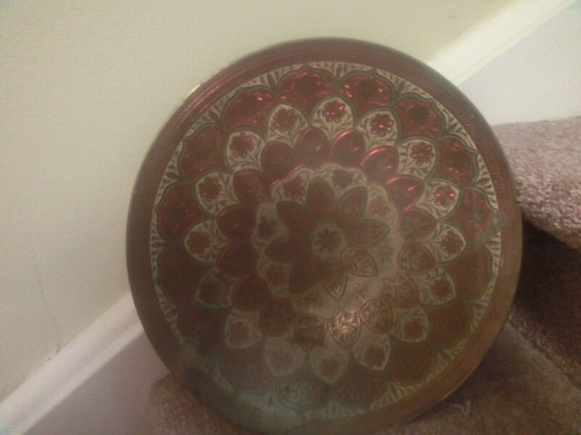 Pair of Vintage East Indian Brass Plates in Arts & Collectibles in Mississauga / Peel Region - Image 2