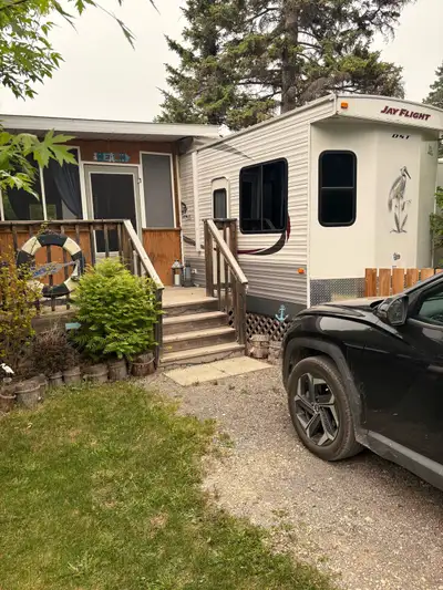 2015 Jay Flight DST Park Model located at Wildwood Park Trailer Resort in Winnipeg Beach. Trailer is...