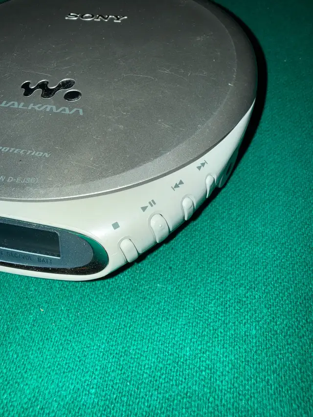 Sony CD walkman player505386818685511684