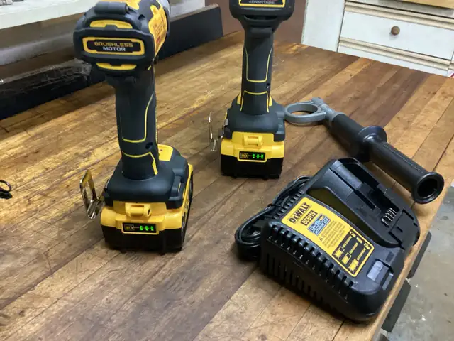 DEWALT 20v MAX XR 3-SP. IMPACT DR. and F. AD.1/2” HAMMER DR. KIT in Power Tools in Barrie - Image 10