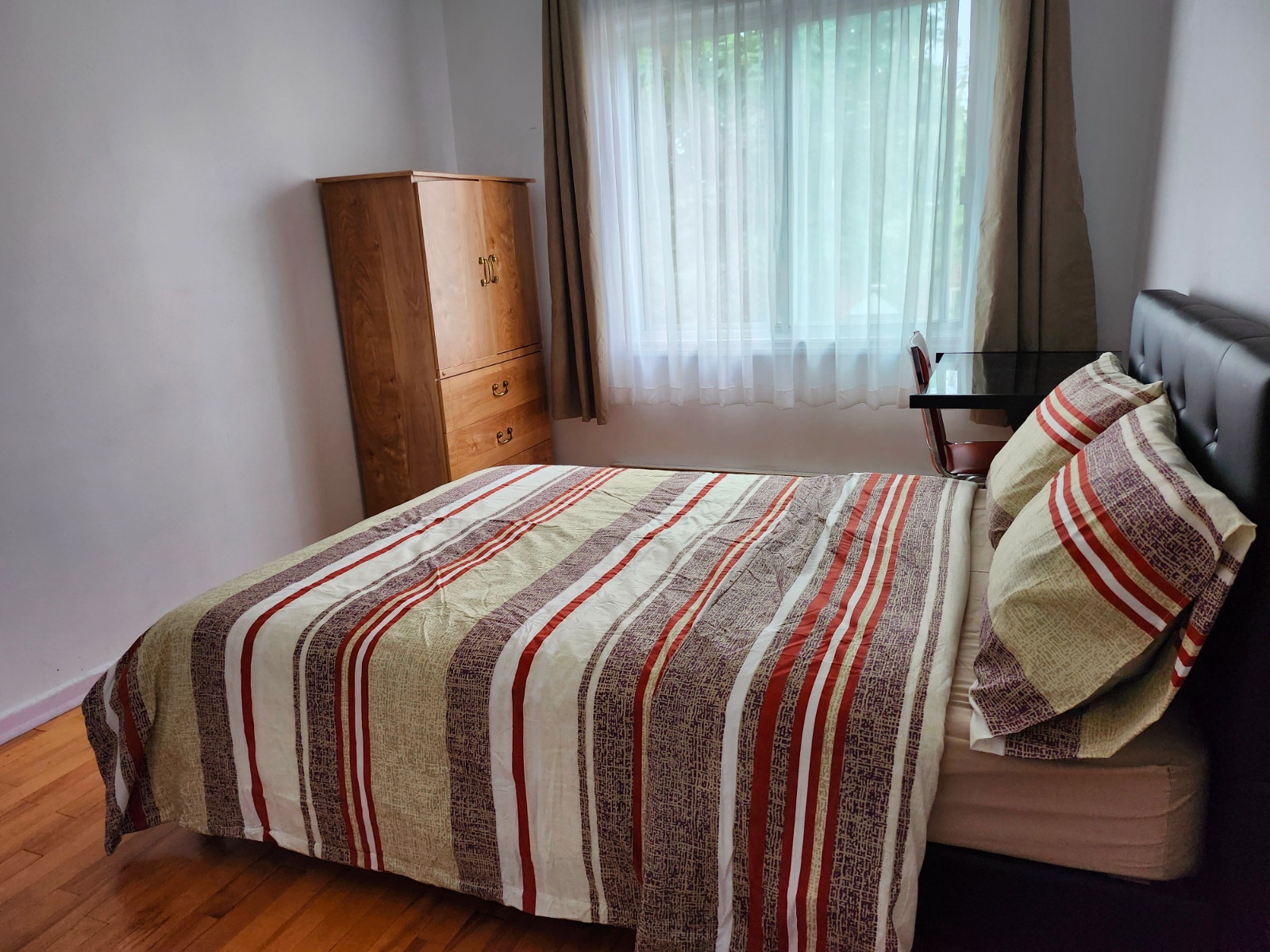 BEDROOM FOR RENT — photo 3