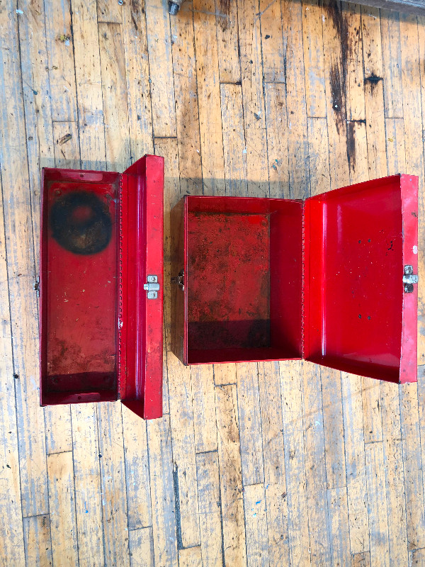Set of 2 vintage red metal Mastercraft toolboxes in Arts & Collectibles in City of Toronto - Image 4