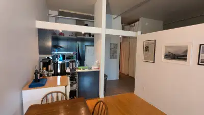 Condo ensoleillé et insonorisé! Parfait pour personne seule ou en couple! 5-15 minutes de marche de...