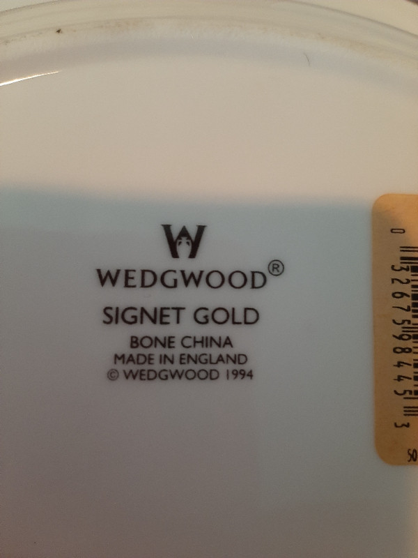 1994 Wedgewood Signet Gold Bone China from England in Kitchen & Dining Wares in Abbotsford - Image 4