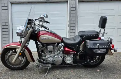 2002 Yamaha RoadStar Silverado 1600cc, carbureted 110103 kms Vance & Hynes 2 into 1 exhaust. New bat...