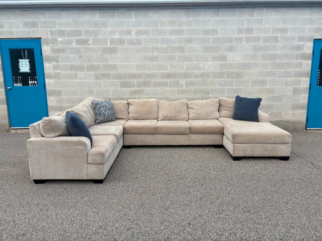 FREE DELIVERY✅• CREAM U SHAPE SECTIONAL COUCH / SOFA w/ CHAISE in Couches & Futons in City of Toronto