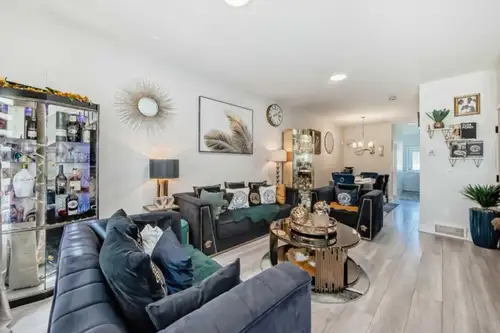 This 4Bedroom unit offers cozy and comfortable living space, featuring 4 spacious bedrooms and 3 ful...