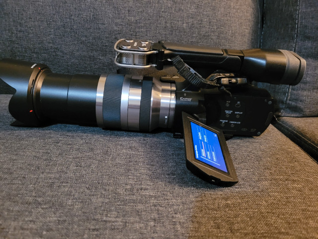 Sony NEX VG20 PRO Video camcorder with accesories in Cameras & Camcorders in Mississauga / Peel Region - Image 3