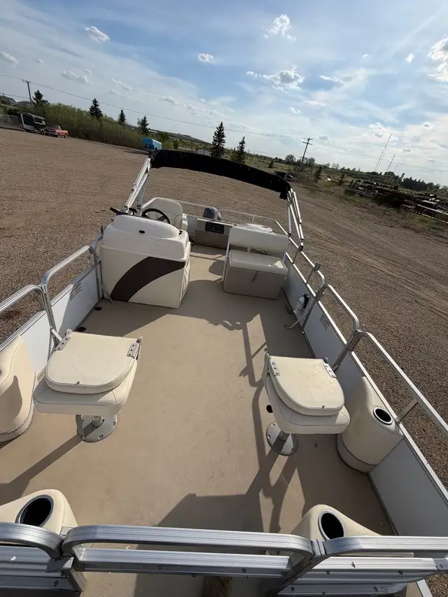 2018 Sunchaser Oasis 818KPH Pontoon in Powerboats & Motorboats in Regina - Image 4