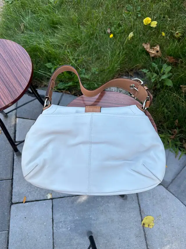 Vintage Coach Satchel in Women's - Bags & Wallets in City of Toronto - Image 3