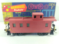 HO Train Roundhouse Modern Caboose Unlettered - 4 Windows