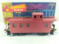 HO Train Roundhouse Modern Caboose Unlettered - 4 Windows