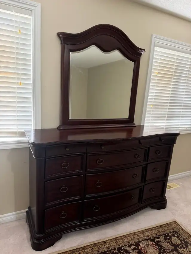 dresser solid wood in Dressers & Wardrobes in Mississauga / Peel Region - Image 4