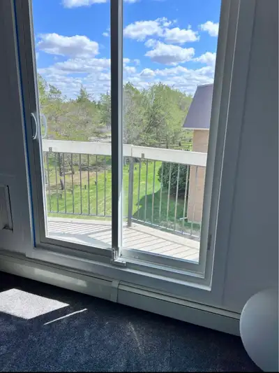 Student-friendly 2-bedroom apartment 5 minutes from the University of Regina. Looking for 1 female r...