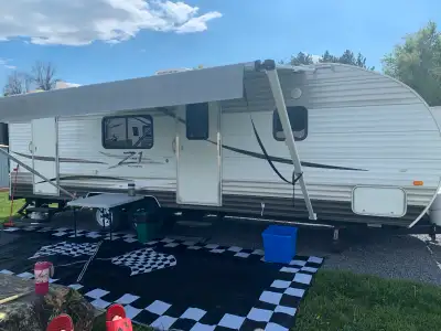Sleeps 9 Brand new tires New awning Sway bars not included