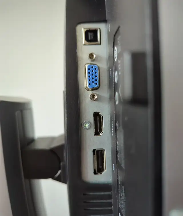 Hp E232  23 pouces/inches HDMI in Monitors in Gatineau - Image 3