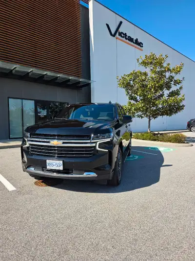 Selling my 2022 Tahoe DURAMAX Diesel LT 4WD **REBUILT TITLE ** Only has 64000km on it. Pretty much f...
