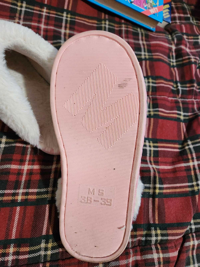 women's slippers in Women's - Shoes in Annapolis Valley - Image 2
